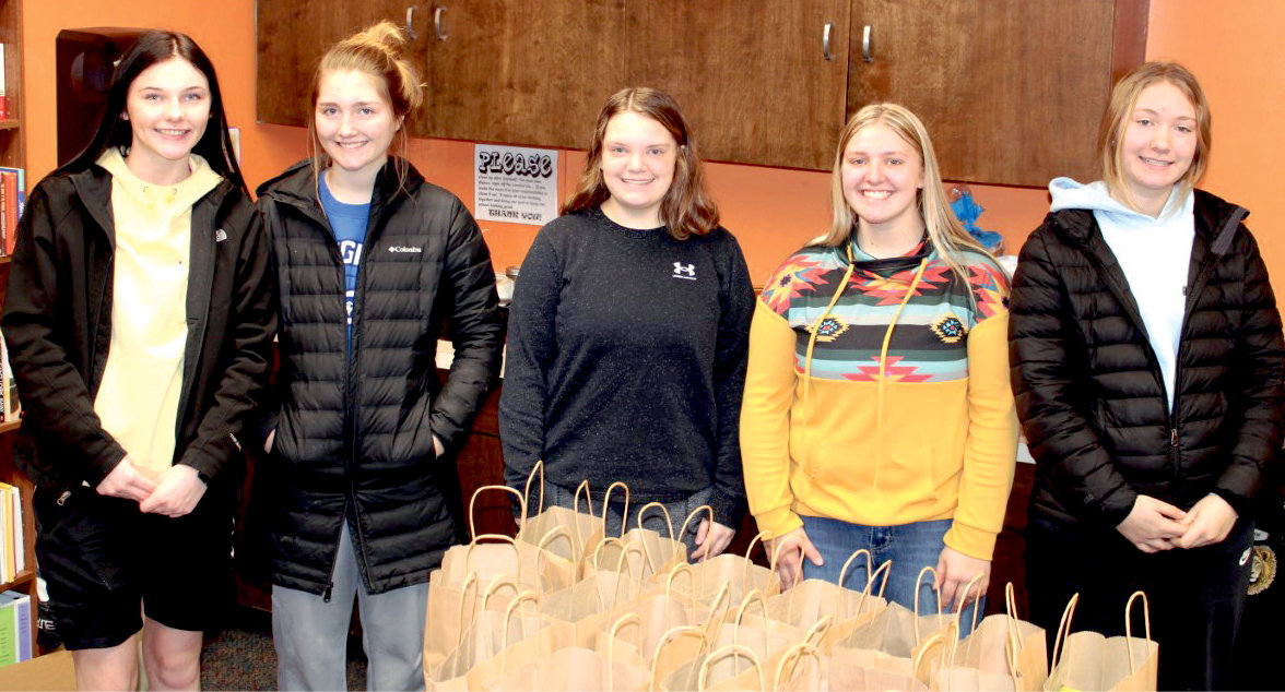 The Iroquois Peer Assistant Team (IPAT) has assembled and delivered fruit bags to 57 community members. The IPAT members understand how difficult these past few years have been and hope to make everyone’s day brighter. Pictured are Harley Nelson, left, Katie Dubro, Lily Blue, Kaylee Morehead and Kera Dubro. Advisors for IPAT are Mr. Scott Beehler and Ms. Karen Bohlander.