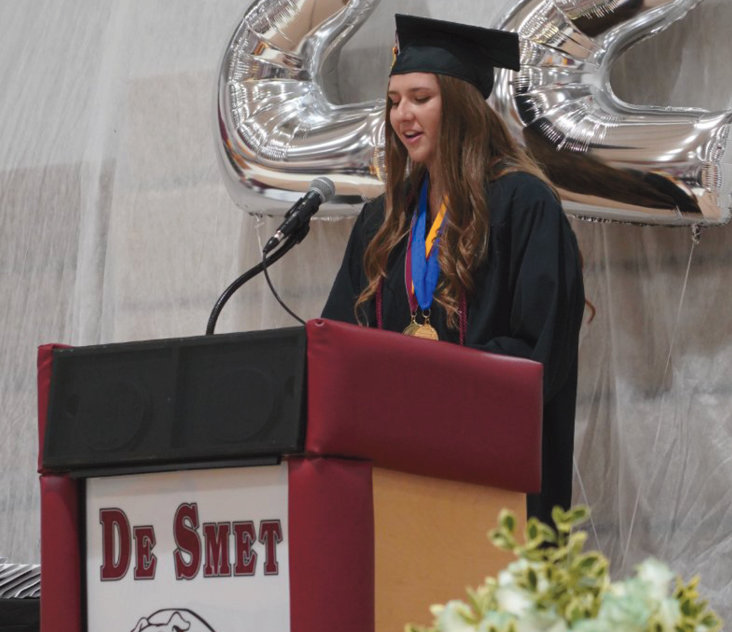 Kennadi Buchholz gives her valedictorian speech, speaking about all thei memories that this class has made together.