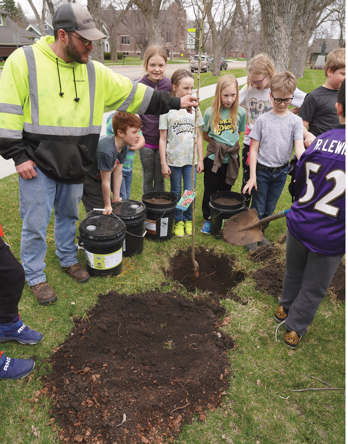 Arbor Day was April 29, but rain postponed some Arbor Day activities until last Friday. Students from Tacy Boldt’s third-grade class at Laura Ingalls Wilder Elementary School walked over to Washington Park to help plant a tree in honor of Arbor Day. The class planted a Crimson Cloud Hawthorn on the north side of the park with assistance from the Kingsbury Conservation District and City of De Smet employees Jason Springer and Karen Hansen.